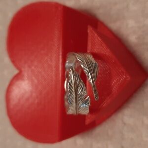 Womens silver feather ring
